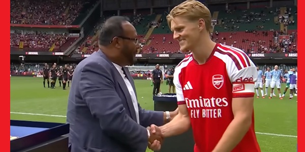 Dr Zakir Khan hands out medals at Community Shield 693_zakir khan.jpeg